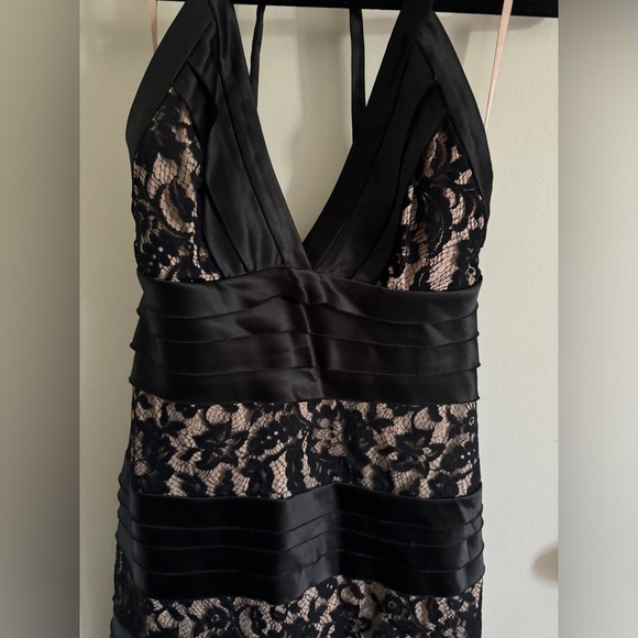 BCBG Maxazria Black Bandage Lace Halter Cocktail Dress Size 6 - Picture 3 of 12